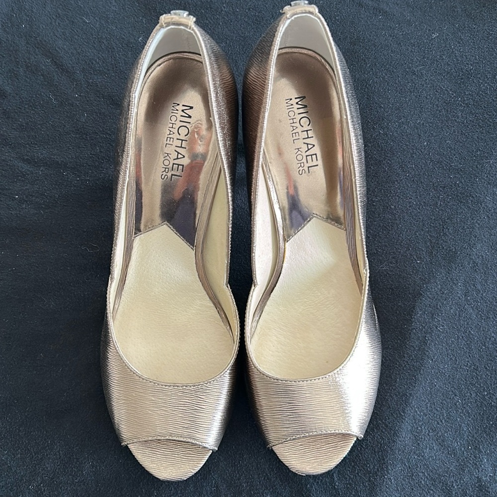 Michael Kors Gold Textured Peep Toe Pumps